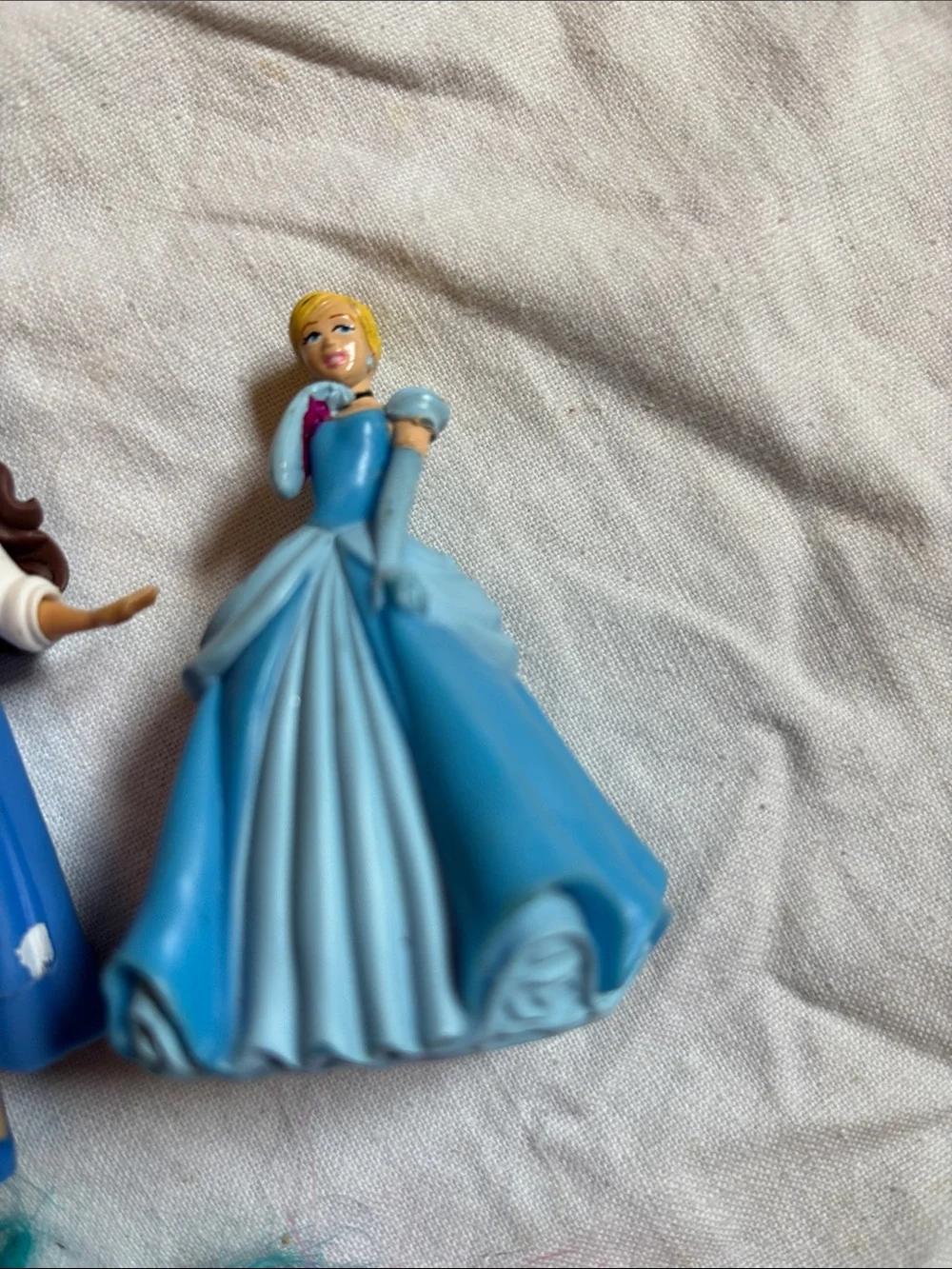 Disney Princess & Trolls Kids Toy Bundle - Blue, Teal, Pink( mini dolls)